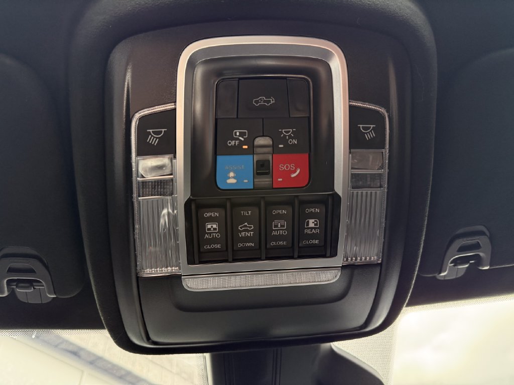 Used 2027 RAM 1500 4x4 Crew Cab image 37