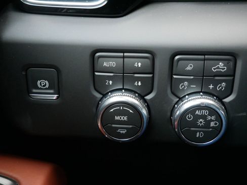 New 2026 GMC Sierra 2500 Denali Ultimate w/ LPO, Black Badging Package AWD/4WD image 14