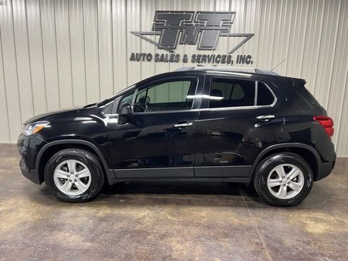 Used 2020 Chevrolet Trax LT w/ LT Convenience Package image 3