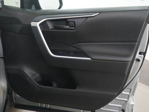 Used 2025 Toyota RAV4 LE image 13