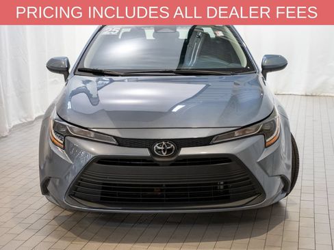 Used 2025 Toyota Corolla LE FWD image 2