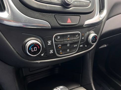 Used 2019 Chevrolet Equinox LT FWD image 24