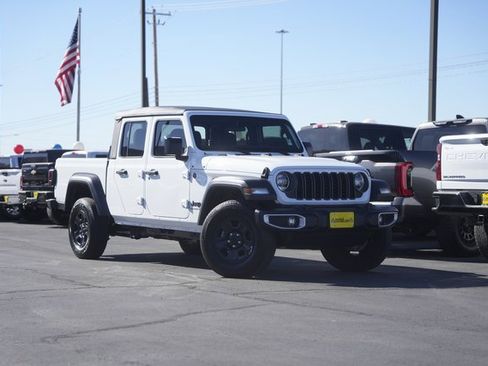 Used 2025 Jeep Gladiator Sport image 2