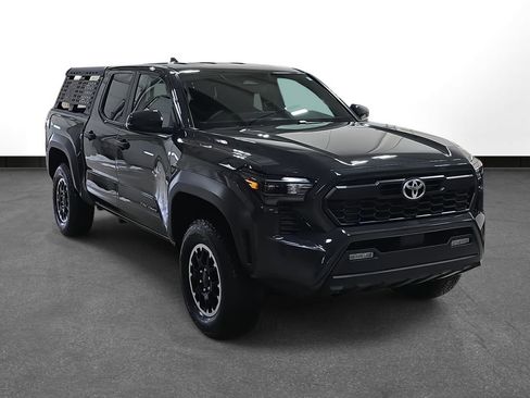 Used 2025 Toyota Tacoma TRD Off-Road w/ TRD Off Road Upgrade Package AWD/4WD image 3