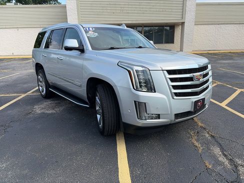 Used 2018 Cadillac Escalade Luxury AWD/4WD image 14