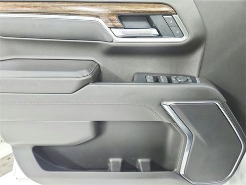 Used 2022 GMC Sierra 1500 SLE image 35