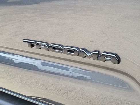 Used 2022 Toyota Tacoma SR5 RWD image 30
