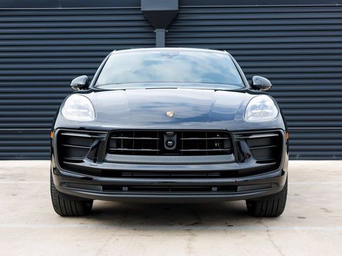 Certified 2026 Porsche Macan AWD/4WD image 10