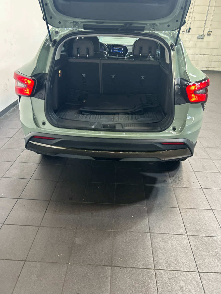 Used 2025 Chevrolet Trax ACTIV w/ Driver Confidence Package FWD image 10