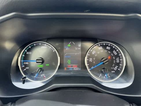 Used 2021 Toyota RAV4 XLE image 35