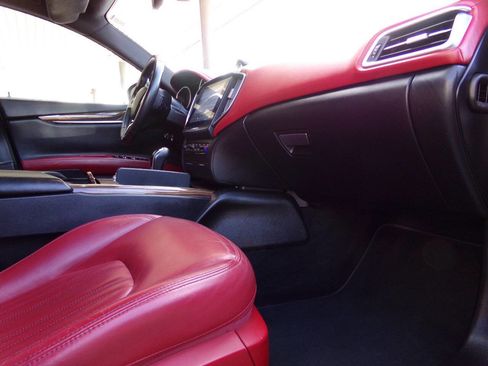 Used 2018 Maserati Ghibli S image 29