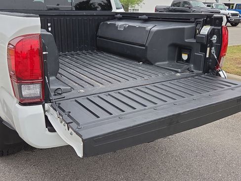 Used 2022 Toyota Tacoma SR5 w/ Trail Edition AWD/4WD image 9