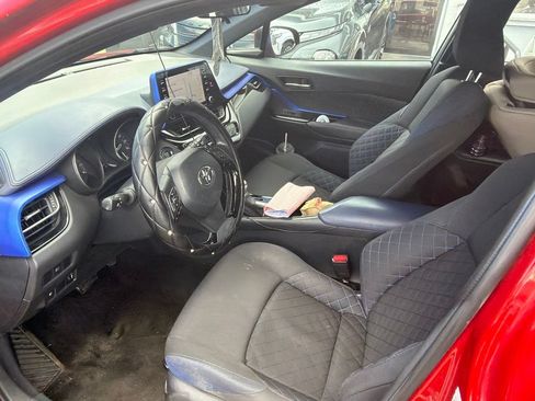 Used 2021 Toyota C-HR XLE FWD image 7