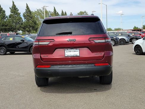 Used 2024 Jeep Grand Cherokee L Limited w/ Black Appearance Package AWD/4WD image 9