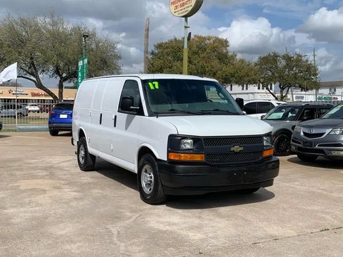 Used 2017 Chevrolet Express 2500 RWD image 3