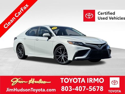 Used 2024 Toyota Camry SE image 1