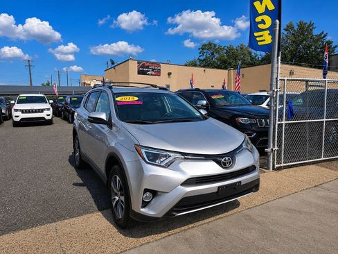 Used 2018 Toyota RAV4 XLE w/ Plus Extra Value Package AWD/4WD image 5
