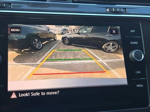 Used 2019 Volkswagen Tiguan SE w/ Panoramic Sunroof Package AWD/4WD image 12