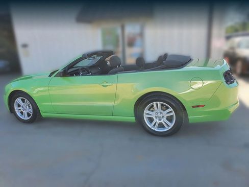 Used 2013 Ford Mustang Convertible RWD image 9
