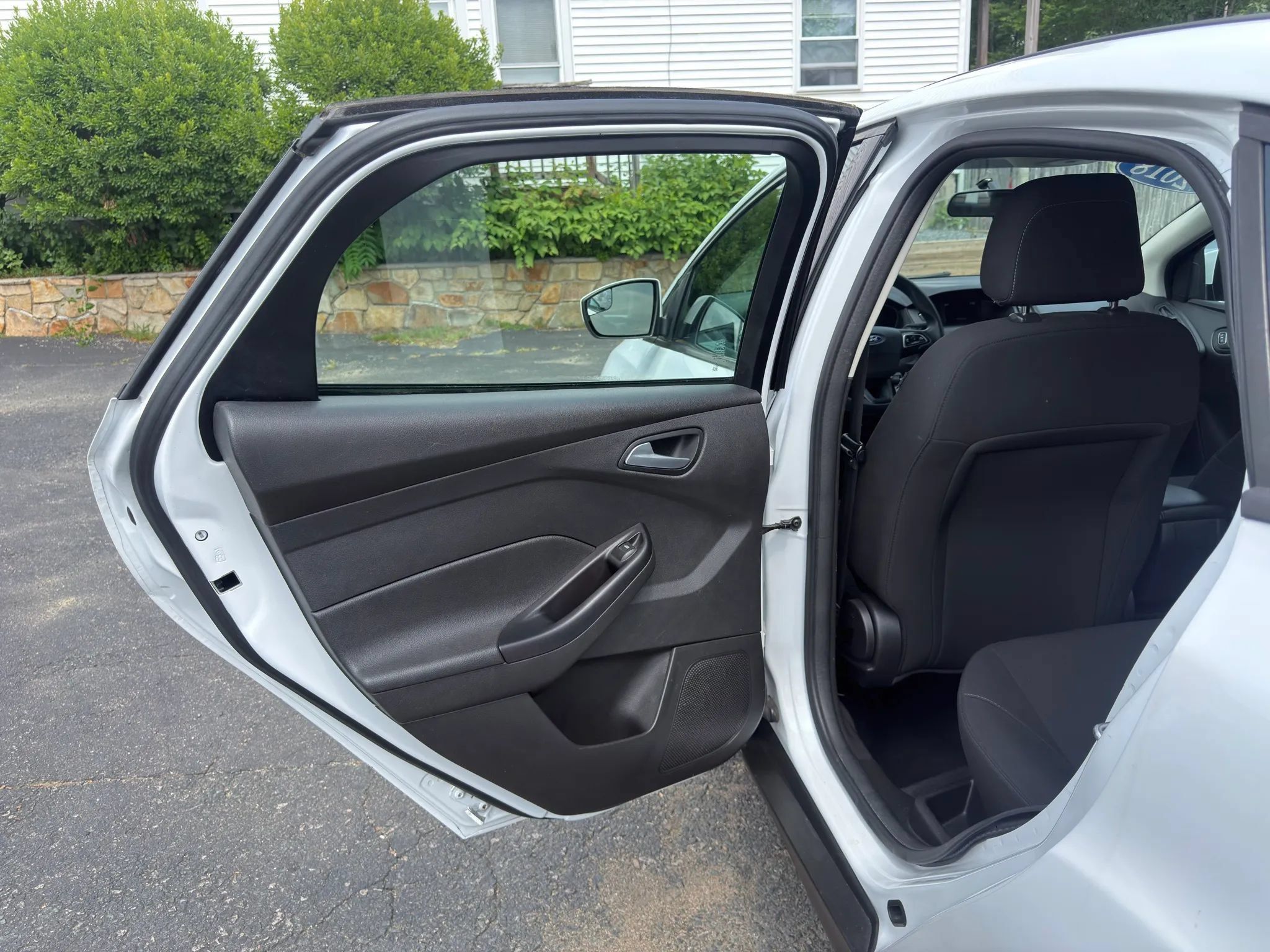 Used 2018 Ford Focus SE FWD image 16