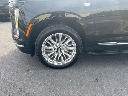 Used 2025 Cadillac Escalade Premium Luxury AWD/4WD image 37