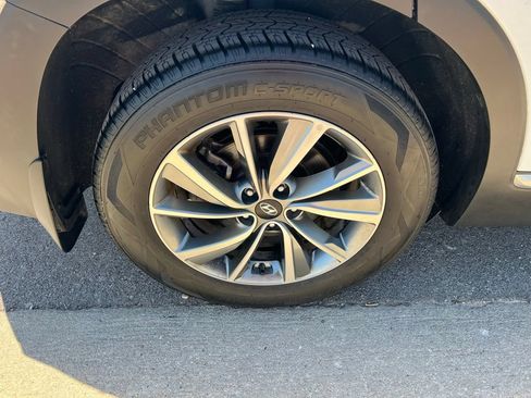 Used 2019 Hyundai Santa Fe SEL FWD image 11