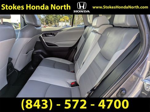 Used 2022 Toyota RAV4 XLE Premium image 14