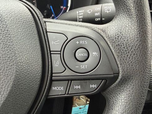 Used 2025 Toyota RAV4 LE AWD/4WD image 31