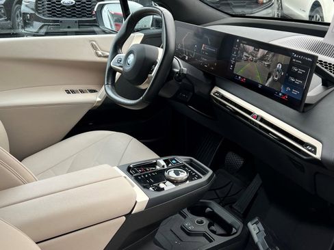 Used 2022 BMW iX xDrive50 w/ Convenience Package image 13