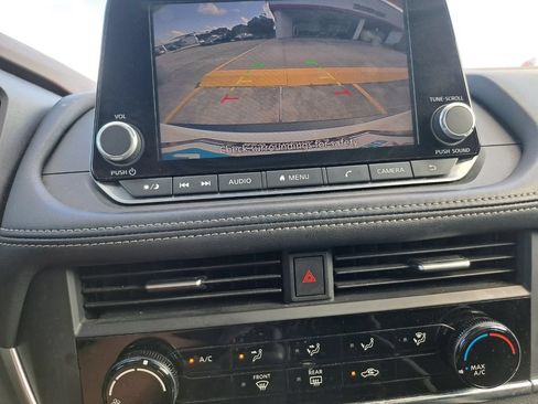Used 2023 Nissan Rogue S FWD image 12