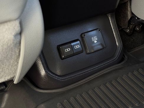 Used 2024 Toyota Highlander Platinum AWD/4WD image 26
