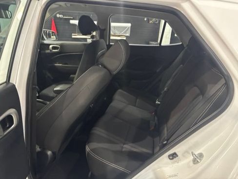 Used 2021 Hyundai Venue SEL FWD image 24