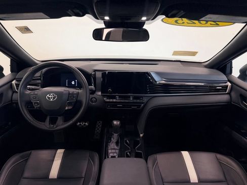 Used 2025 Toyota Camry SE FWD image 13