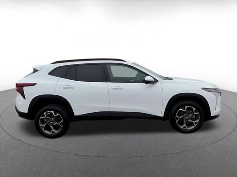 Used 2025 Chevrolet Trax LT FWD image 16