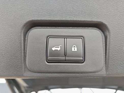 Used 2026 Nissan Rogue SV FWD image 34