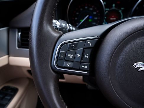 Used 2020 Jaguar XF Premium RWD image 32