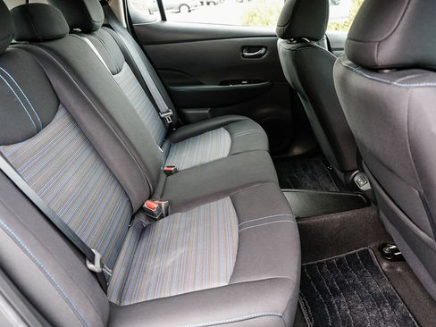 Used 2022 Nissan Leaf SV image 17