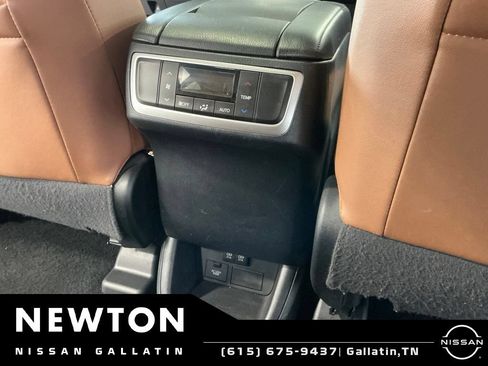 Used 2017 Toyota Highlander Limited FWD image 16