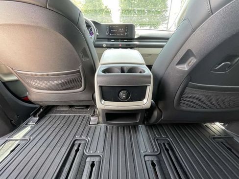 Used 2023 Kia Carnival LX FWD image 16