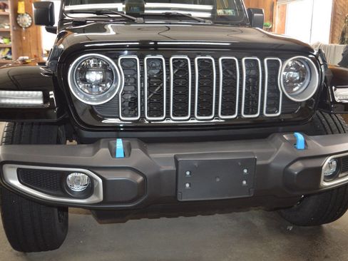 Used 2024 Jeep Wrangler Unlimited Sahara w/ Dual Top Group image 4
