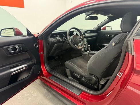 Used 2019 Ford Mustang Coupe RWD image 9