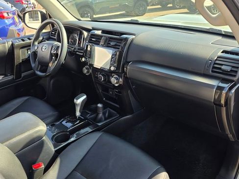 Used 2022 Toyota 4Runner TRD Off-Road Premium AWD/4WD image 9