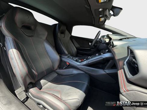 Used 2019 Lamborghini Huracan LP 580-2 RWD image 10
