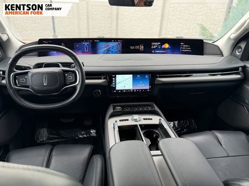 Used 2025 Lincoln Navigator Reserve AWD/4WD image 9