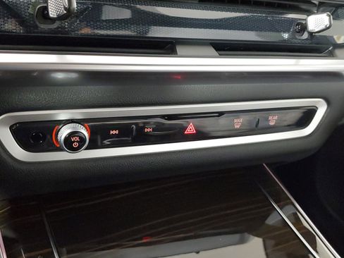 Certified 2025 BMW X7 xDrive40i image 21