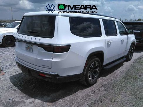 Used 2024 Jeep Wagoneer L Series III w/ Flexible Seating Group AWD/4WD image 4