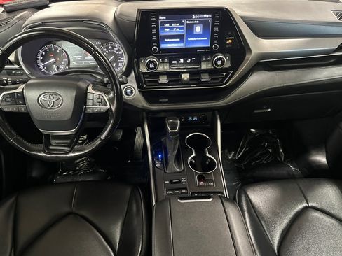 Used 2022 Toyota Highlander XLE AWD/4WD image 15