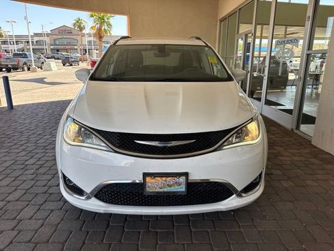 Used 2017 Chrysler Pacifica Touring-L FWD image 7
