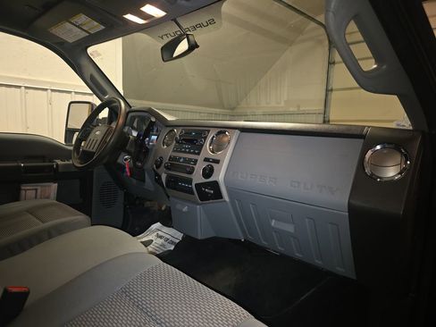 Used 2015 Ford F350 XLT w/ XLT Premium Package AWD/4WD image 34