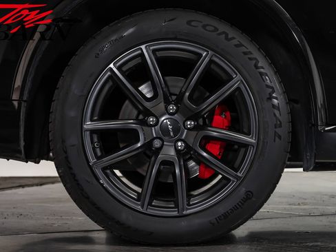 Used 2018 Dodge Durango SRT w/ SRT Interior Appearance Group image 16